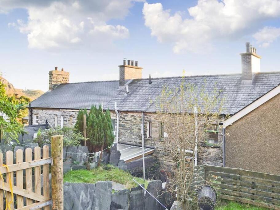 Cosy Terrace Cottage Built Into The Mountain Side. ブライナイ・フェスティニオグ エクステリア 写真