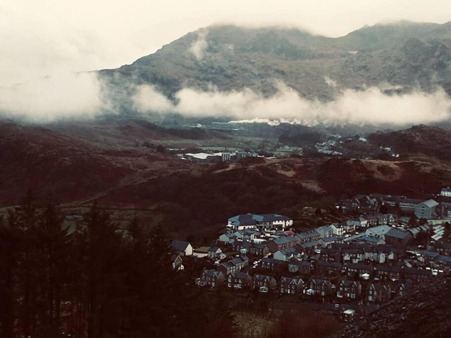 Cosy Terrace Cottage Built Into The Mountain Side. ブライナイ・フェスティニオグ エクステリア 写真