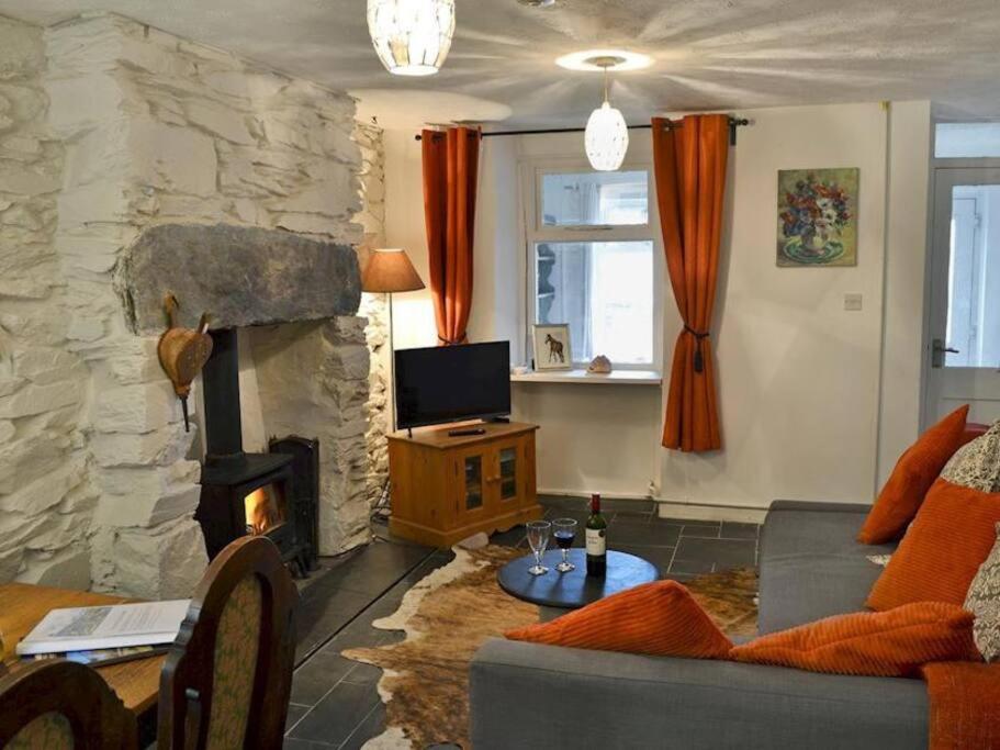 Cosy Terrace Cottage Built Into The Mountain Side. ブライナイ・フェスティニオグ エクステリア 写真