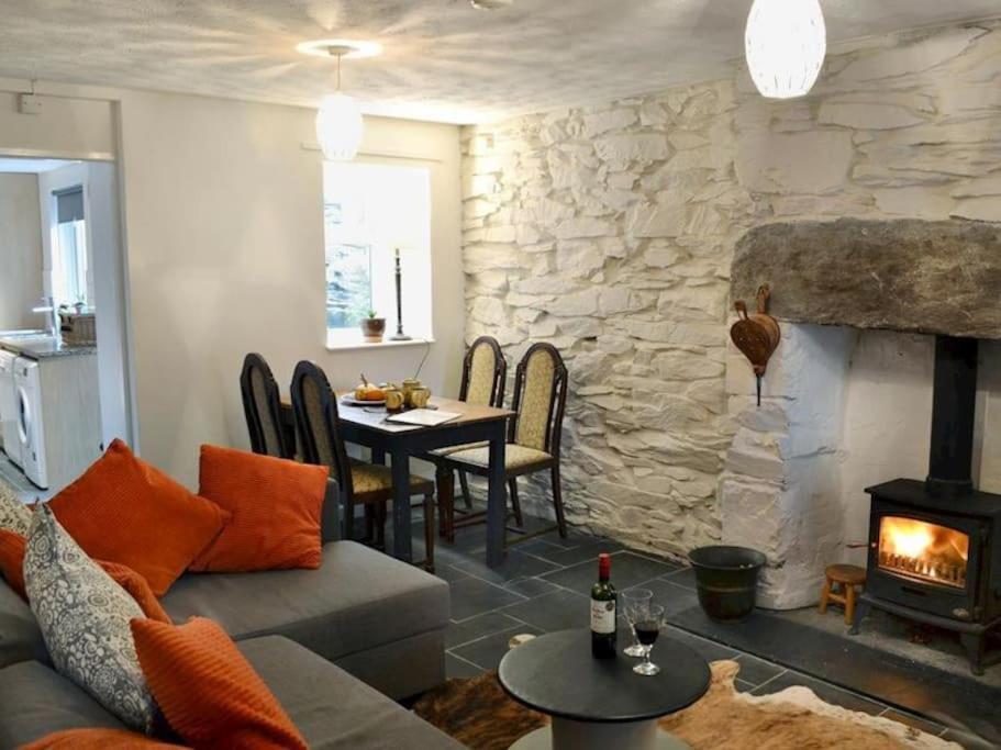 Cosy Terrace Cottage Built Into The Mountain Side. ブライナイ・フェスティニオグ エクステリア 写真