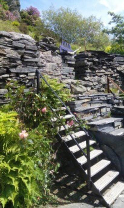 Cosy Terrace Cottage Built Into The Mountain Side. ブライナイ・フェスティニオグ エクステリア 写真